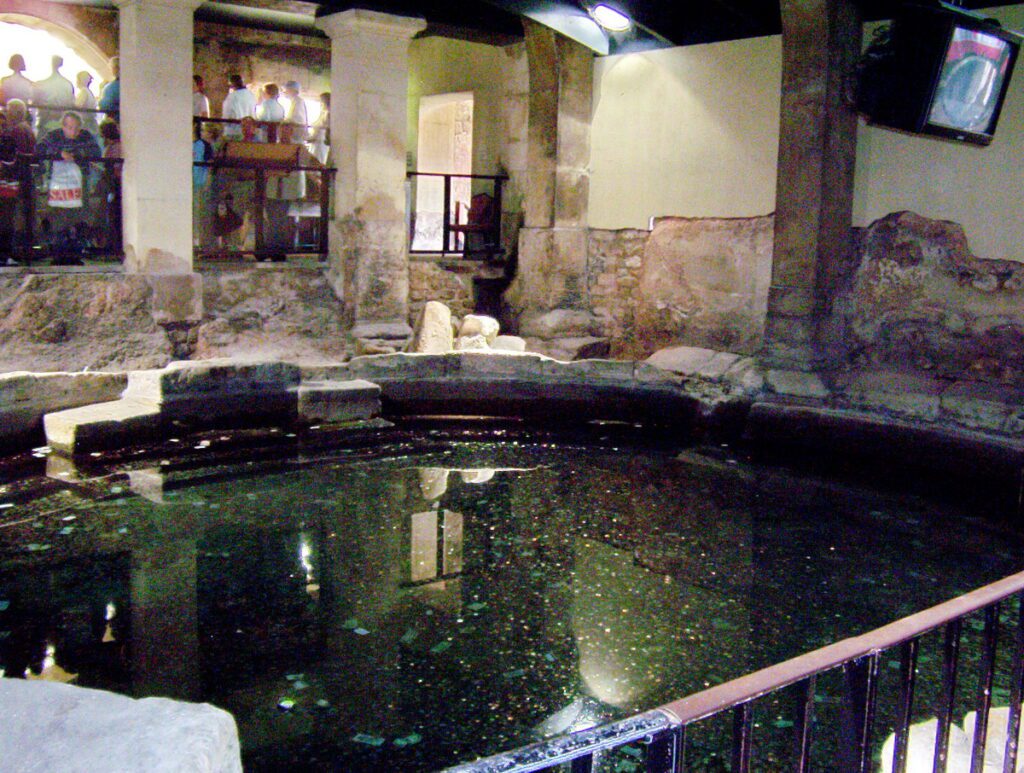image of the cold plunge pool, roman baths, bath, England