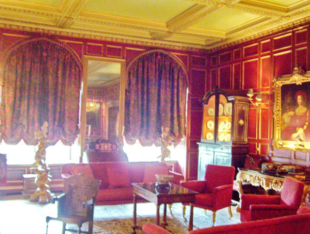 image of the Red Drawing Room, warwick castle, england