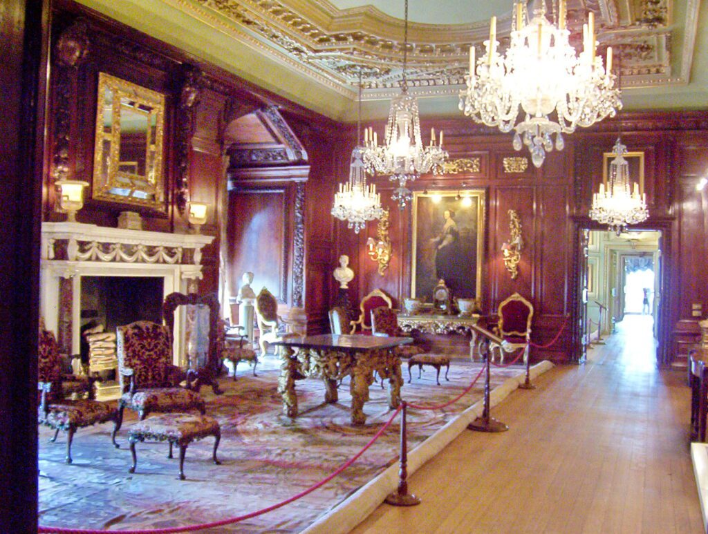 image of the Cedar Drawing Room, warwick castle, england