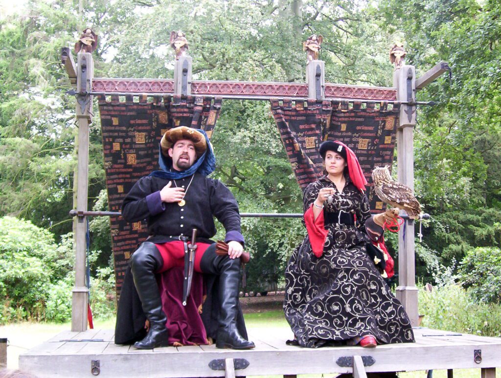 image of a count and countess, warwick castle, england