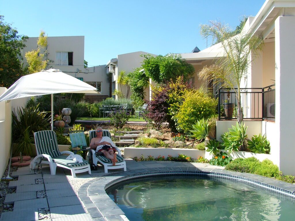 image of bob at the pool, mountainview lodge, springbok, northern cape, south africa