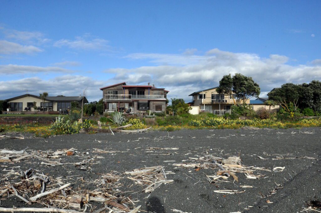 an image of the beach, hawke's bay, napier, new zealand