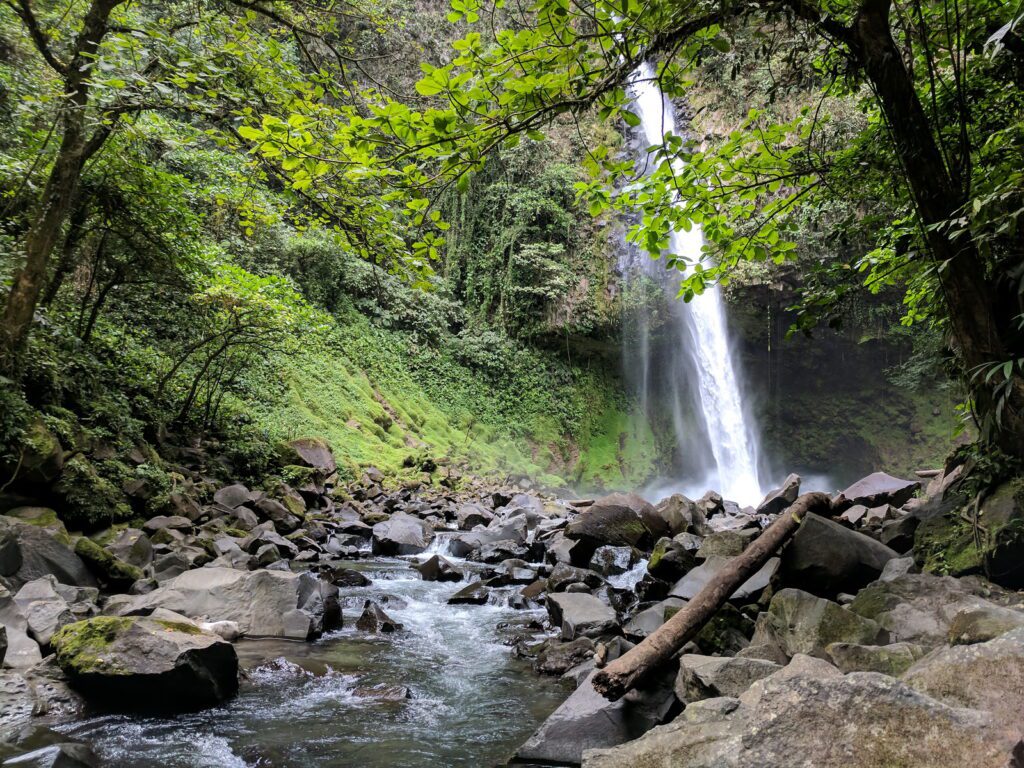 image of la fortuna waterfall, la fortuna, costa rica