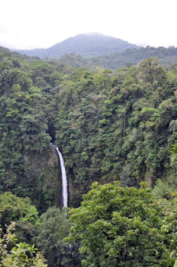 image of la fortuna waterfall, la fortuna, costa rica 