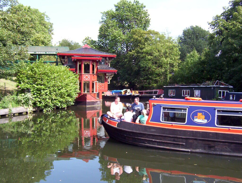 image of Feng Shang Princess Chinese floating restaurant, Cumberland Basin, Regent's Canal, Camden Town, London, England