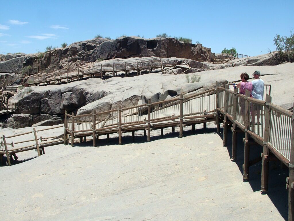 image of people on the boardwalk, Augrabies Falls National Park, South Africa
