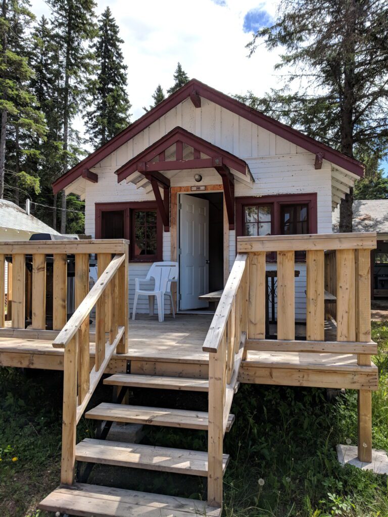 image of a cottage at Baker's Bungalows, Waskesiu, Prince Albert National Park, Saskatchewan